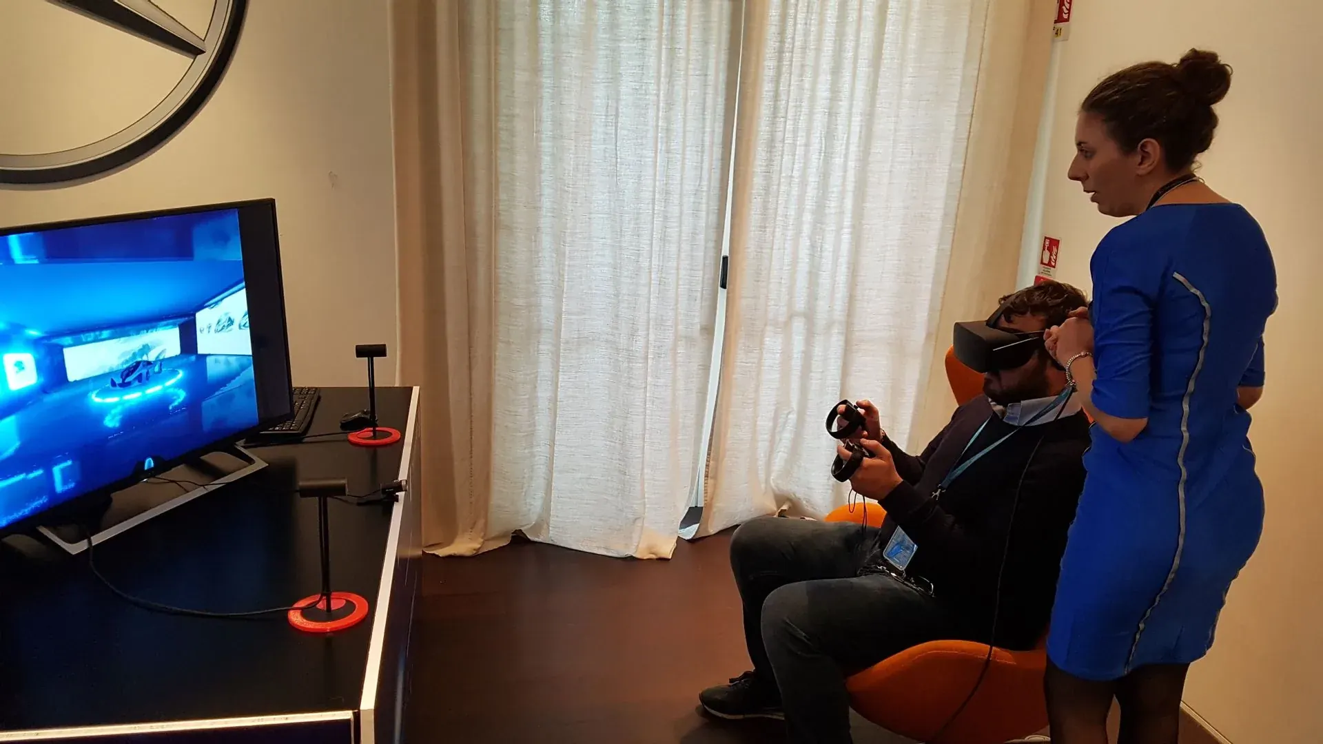 A guest inside the VR showroom on Oculus Rift during the national convention.